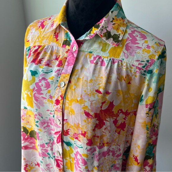 Floral Button-Up Blouse - Picture 3 of 7